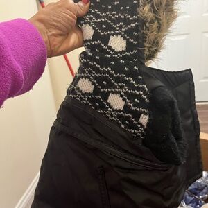 Dog’s Stylish Black and White Patterned Winter Gloves